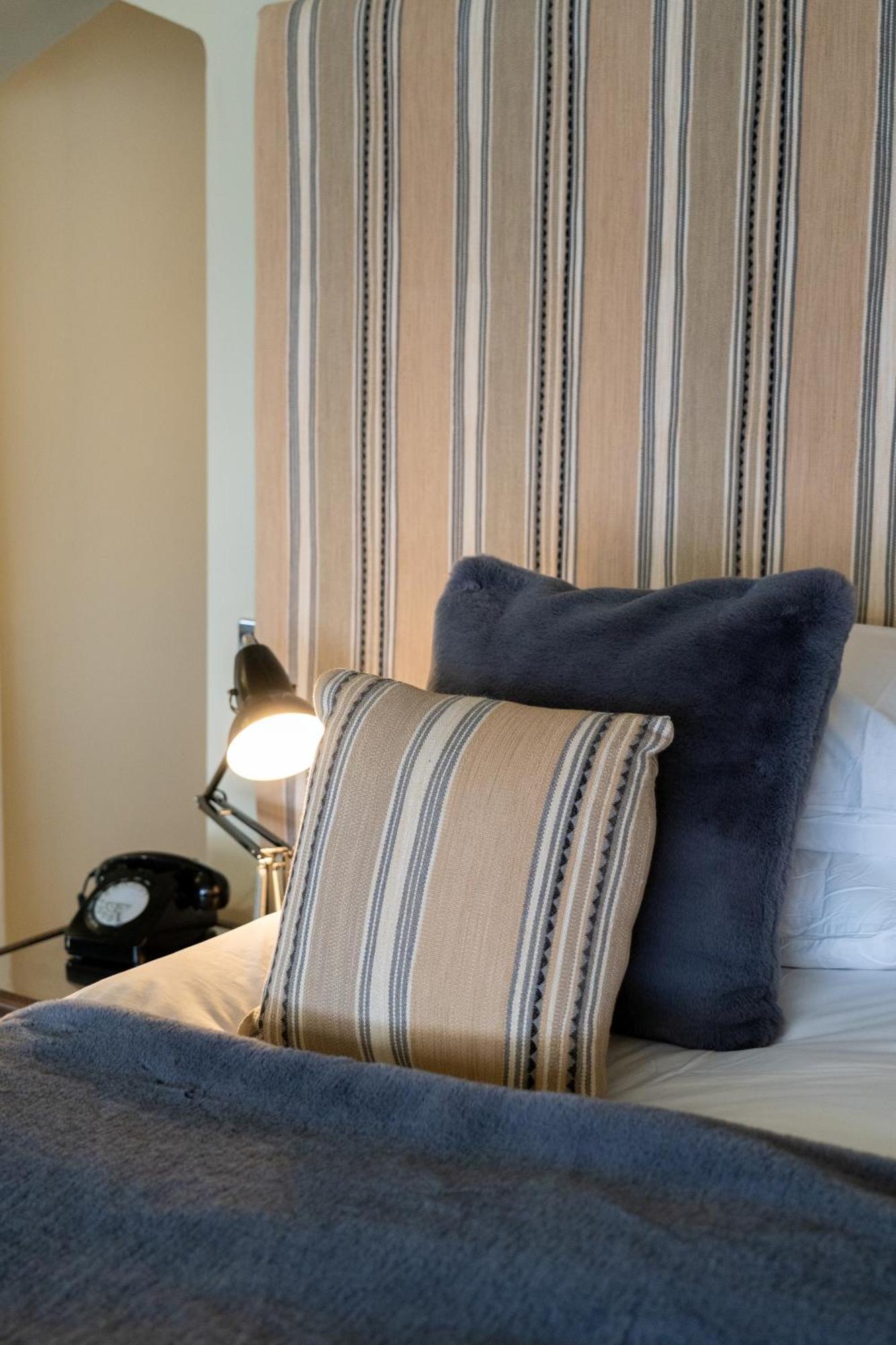 The Pier Hotel Harwich Extérieur photo