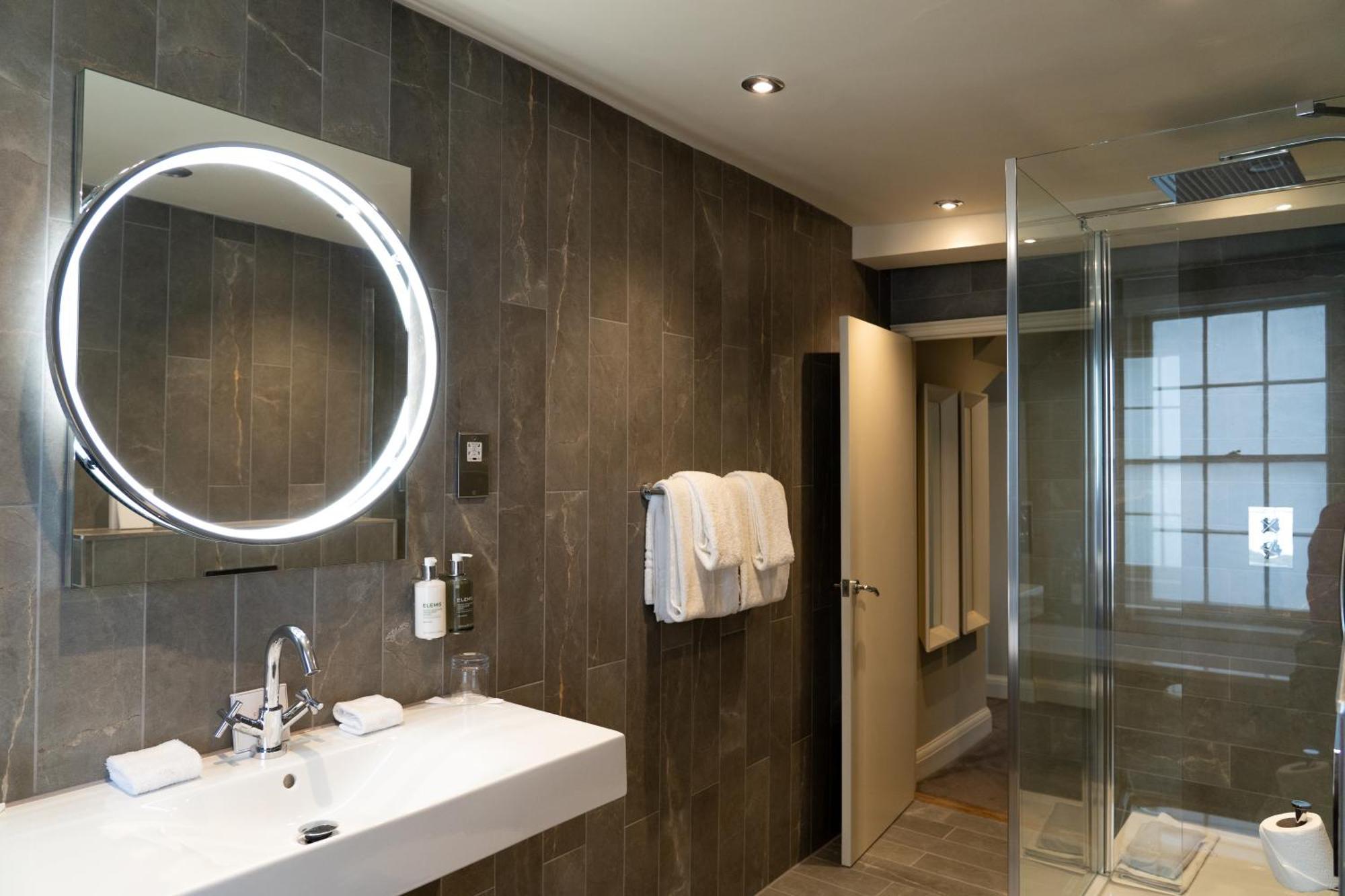 The Pier Hotel Harwich Extérieur photo
