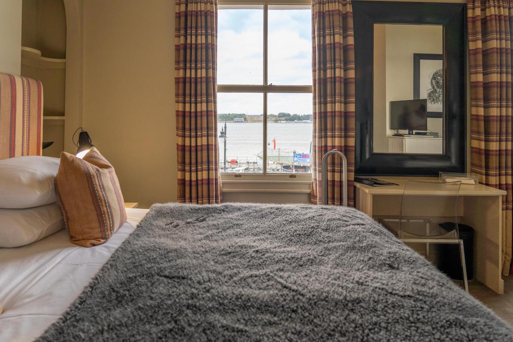 The Pier Hotel Harwich Extérieur photo
